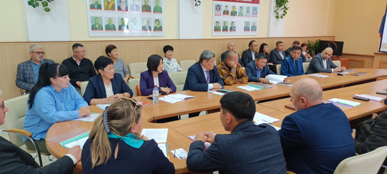 Депутаты райсовета собрались на свою первую сессию. Депутаты райсовета собрались на свою первую сессию.