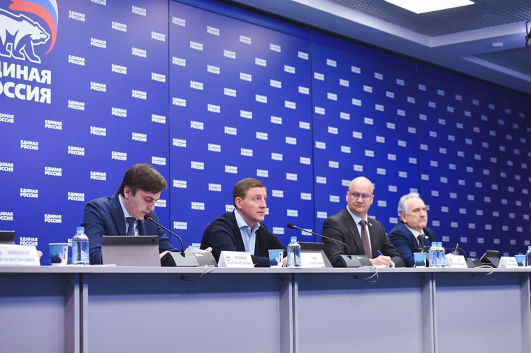 Тысячи отремонтированных и построенных школ: «Единая Россия» и Минпросвещения представили итоги президентских программ. Тысячи отремонтированных и построенных школ: «Единая Россия» и Минпросвещения представили итоги президентских программ.