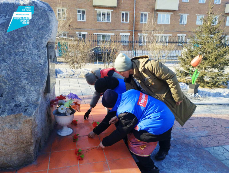 В Иволгинском районе Бурятии активисты встретились с ребёнком войны. В Иволгинском районе Бурятии активисты встретились с ребёнком войны.