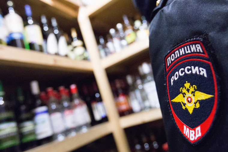 В День знаний запретят продажу алкогольной продукции. В День знаний запретят продажу алкогольной продукции.